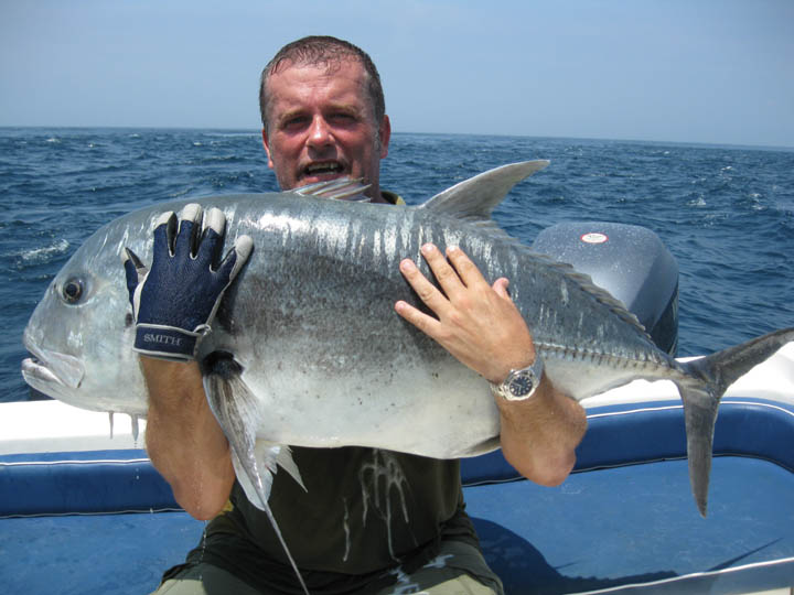 Рыбы февраль мужчины. Тунец на Бали. Ваху рыба. Рыба телевизор. Рыба похожая на тунца.