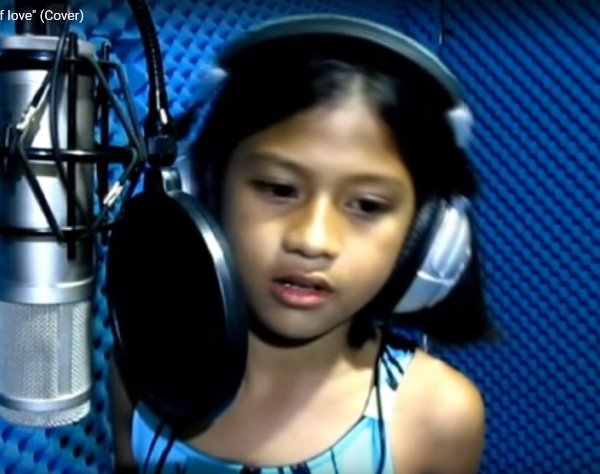 Маленькая девочка голос. Маленькая филиппинка.