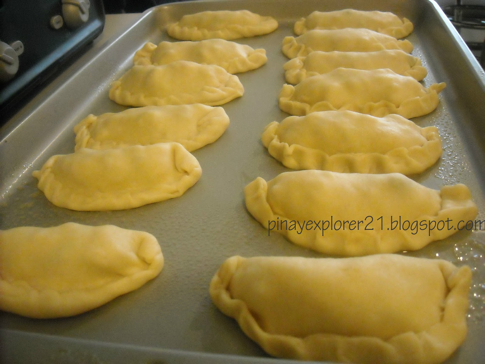red-ribbon-empanada-recipe-banana-breads