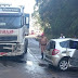 Idoso morre em colisão entre carro e caminhão bitrem no Paraná
