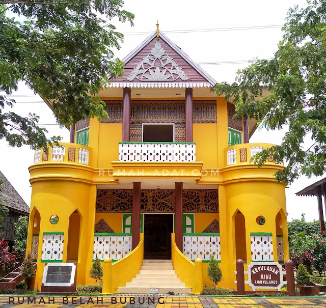 Rumah Adat, Pakaian Adat, Tarian Tradisional, Senjata Tradisional, Lagu
