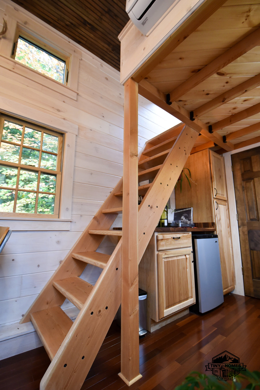 Tiny Homes of Maine Home [ TINY HOUSE TOWN ]