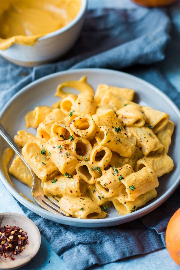 2. Creamy Vegan Pumpkin Mac and Cheese Finding it hard to stay healthy at Christmas? 30+ Healthy Christmas Dinner Ideas for Entire Christmas Month. make christmas dinner | christmas dinner ideas | dinner ideas christmas | dinner christmas #vegan #christmas #christmasdinner #dinnerrecipes