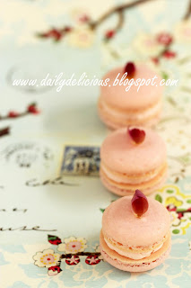 dailydelicious: Macaron à la rose: My life is sweet!