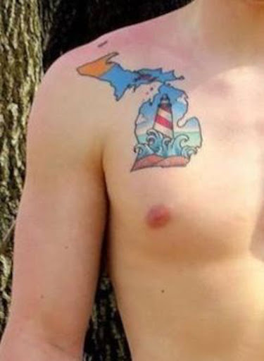 Este farol de tatuagem