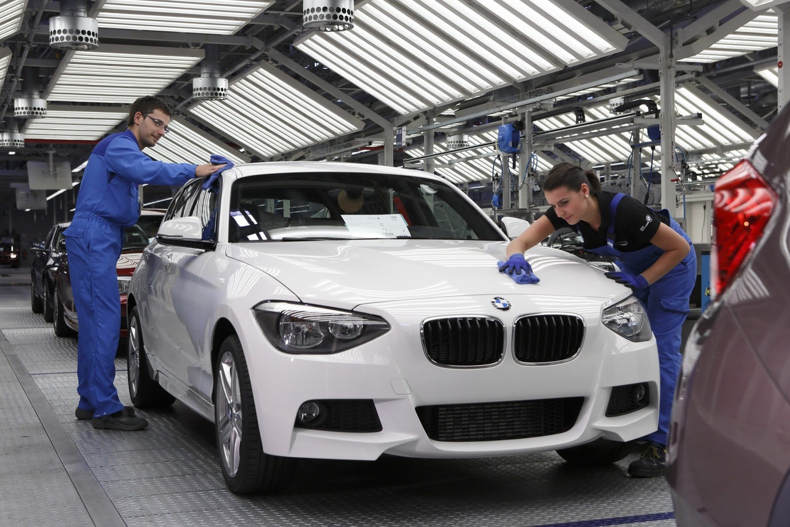 Construção de fábrica da BMW em Santa Catarina é oficializada