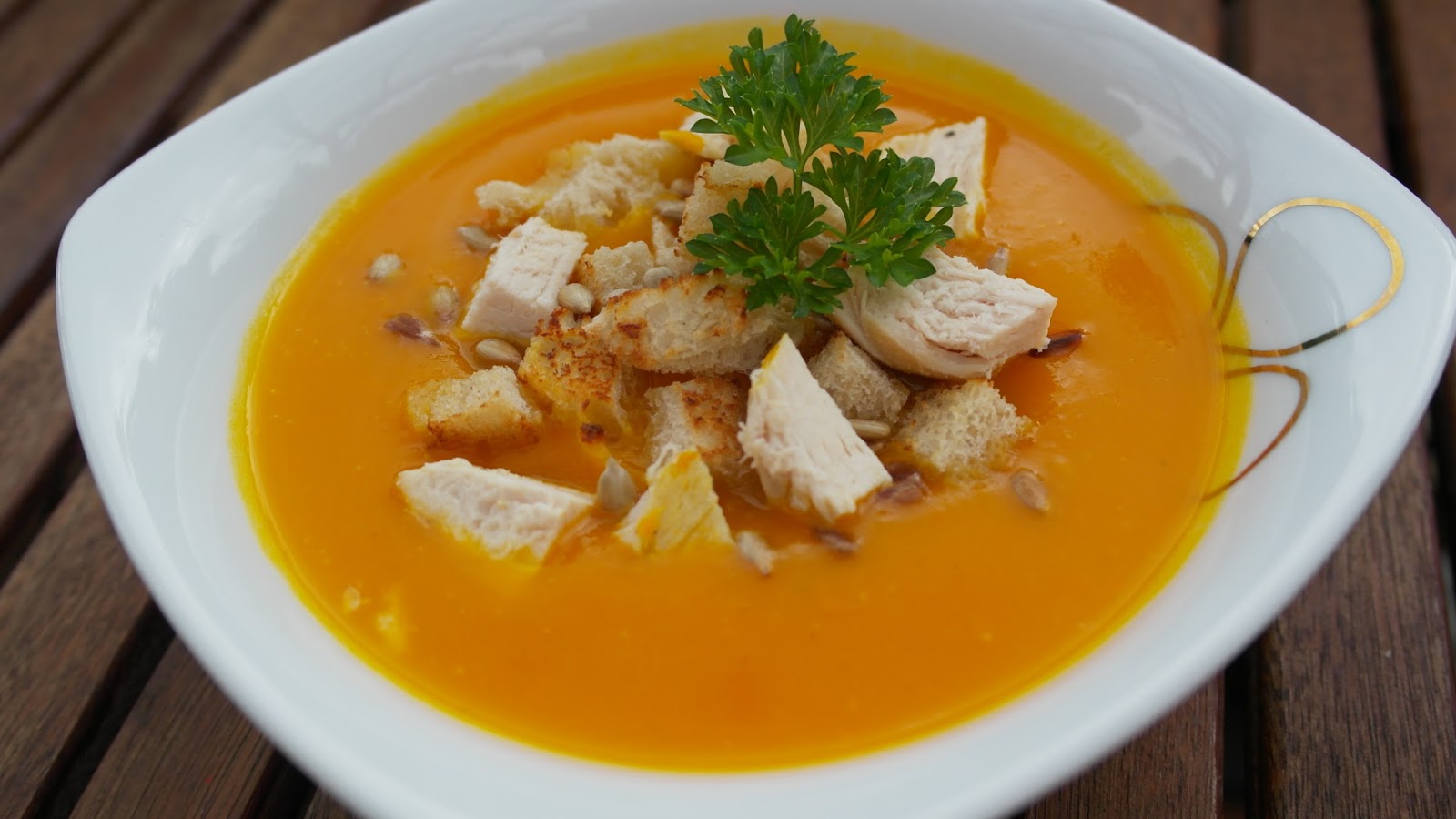 zupa-krem-z-dyni-z-kurczakiem-i-graneczkami-swojskie-jedzonko