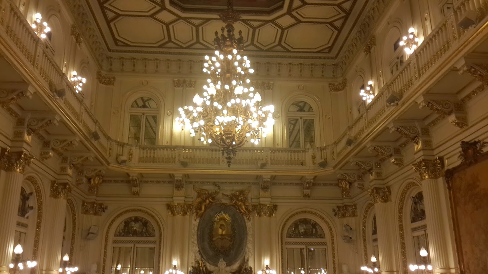 Heráldica en la Argentina Escudo Nacional en el Salón