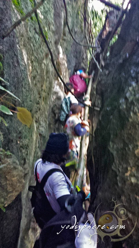 Narrow rock passages along the trail going up Mt. Sipit Ulang