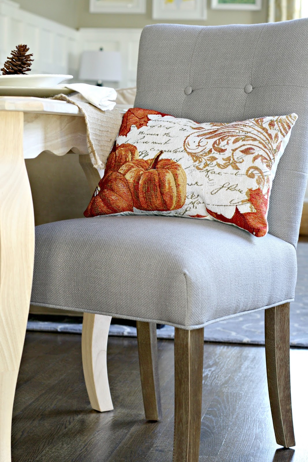 The Easiest DIY Pillows (Ever) Thrifty Decor Chick Thrifty DIY