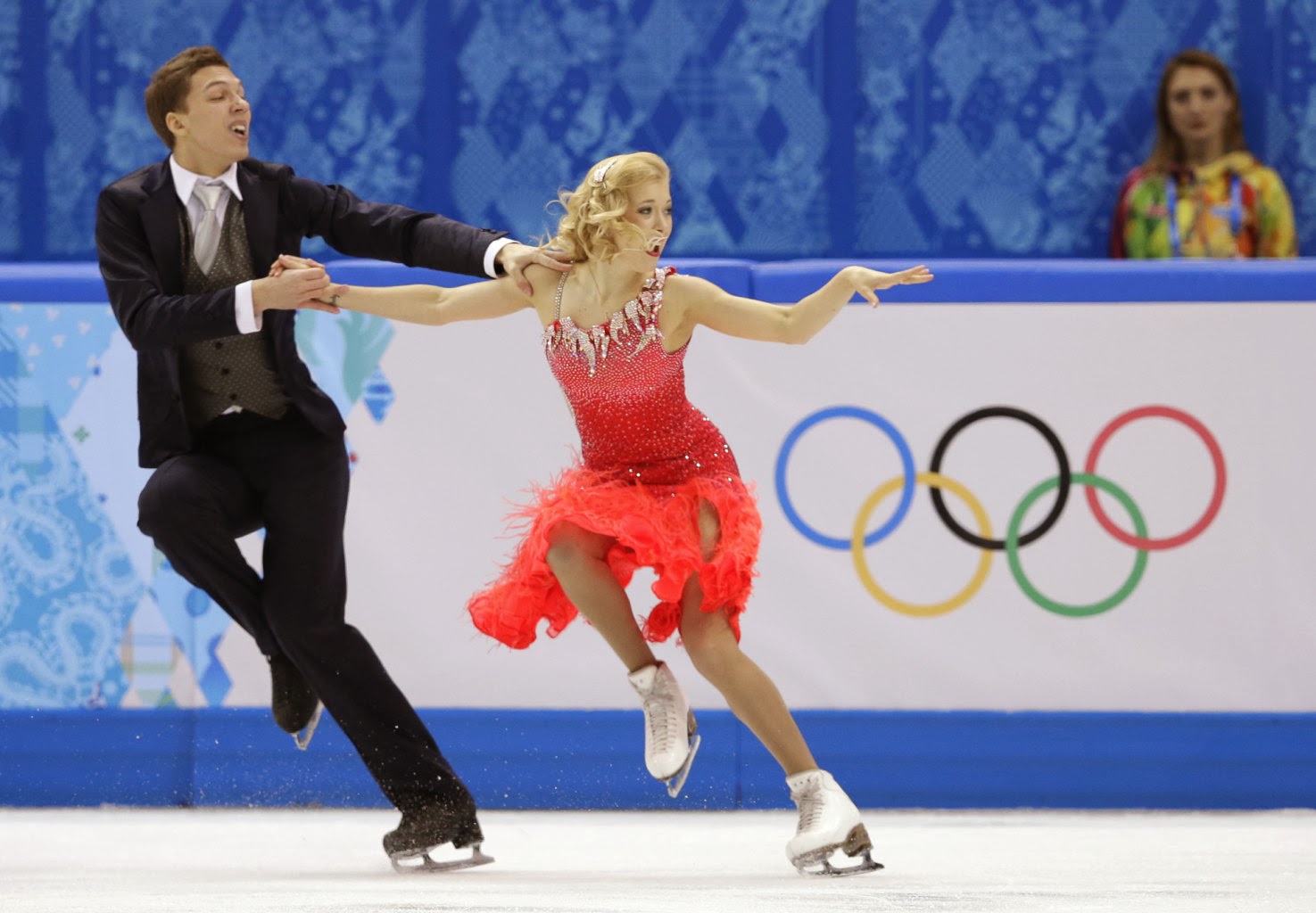 Ekaterina Bobrova og Dmitri Soloviev (RUS) udfører deres korte dans ved Vinter OL 2014