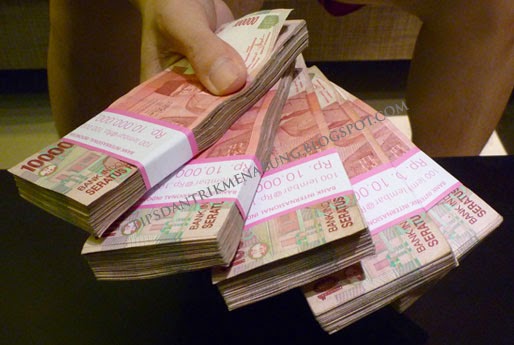 Menyimpan Uang Di Tempat Yang Tepat