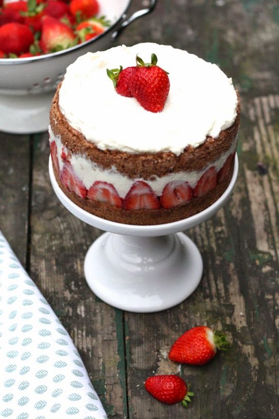 Herzstück: Erdbeer-Milchschnitte-Torte