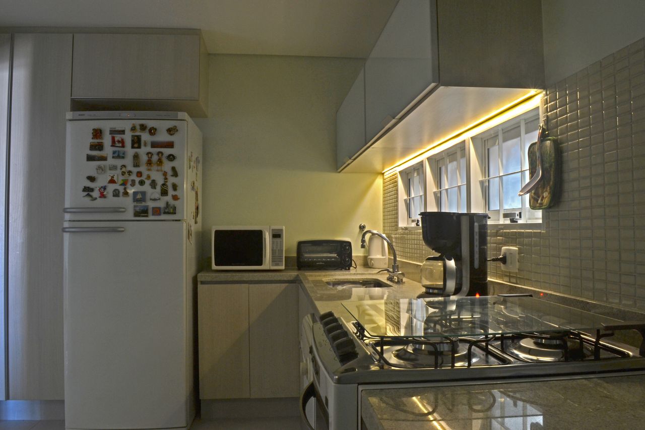 FR Design - Móveis planejados: Cozinha com iluminação LED