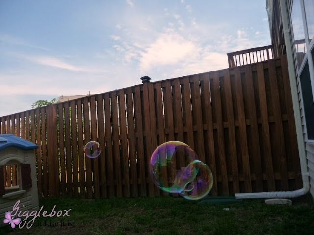 fun with kids, playing with bubbles, outside fun with the kids, cheap entertainment outside for the kids,