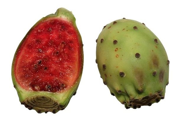 Higo chumbo abierto por la mitad