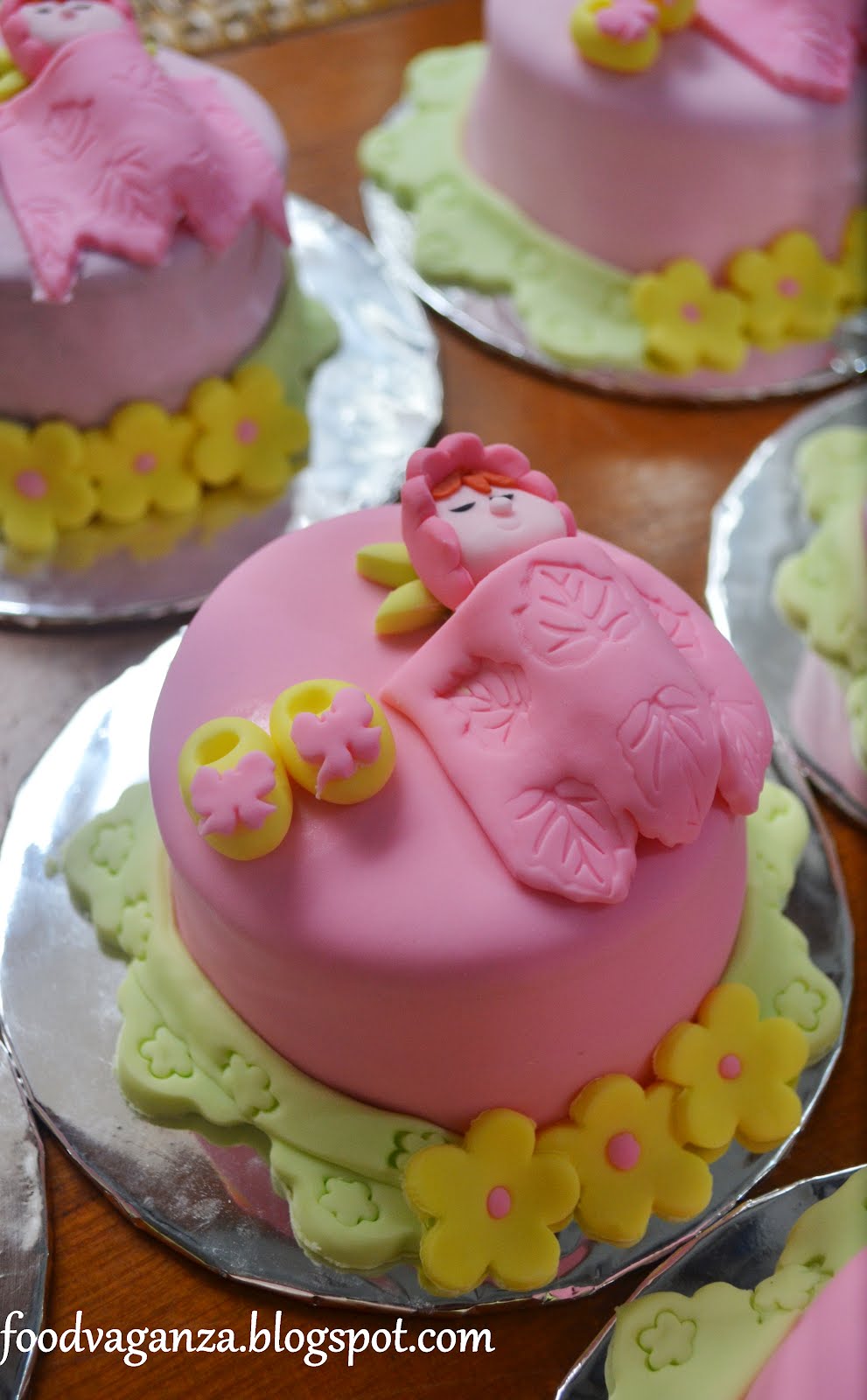 AYLA'S N AYRA BABY ONE MONTH CAKE