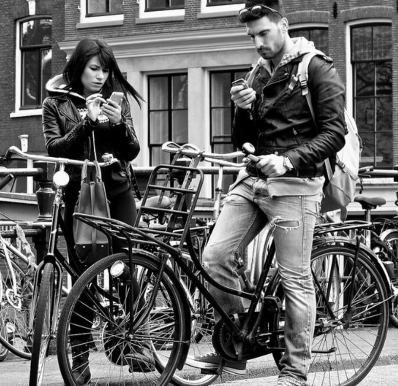 MÓVIL - ACTIVIDADES Y AMISTADES