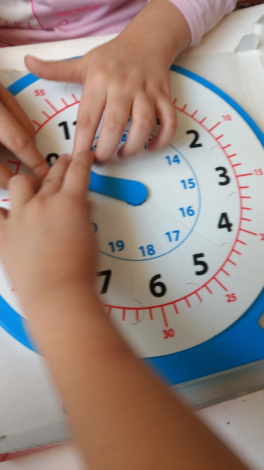 Çocuğumla Eğlenirken Saatler öğretme oyunu