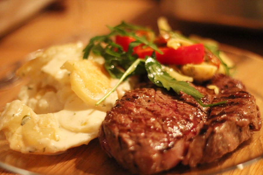 MATGALEN Grillad entrecote med potatisgratäng