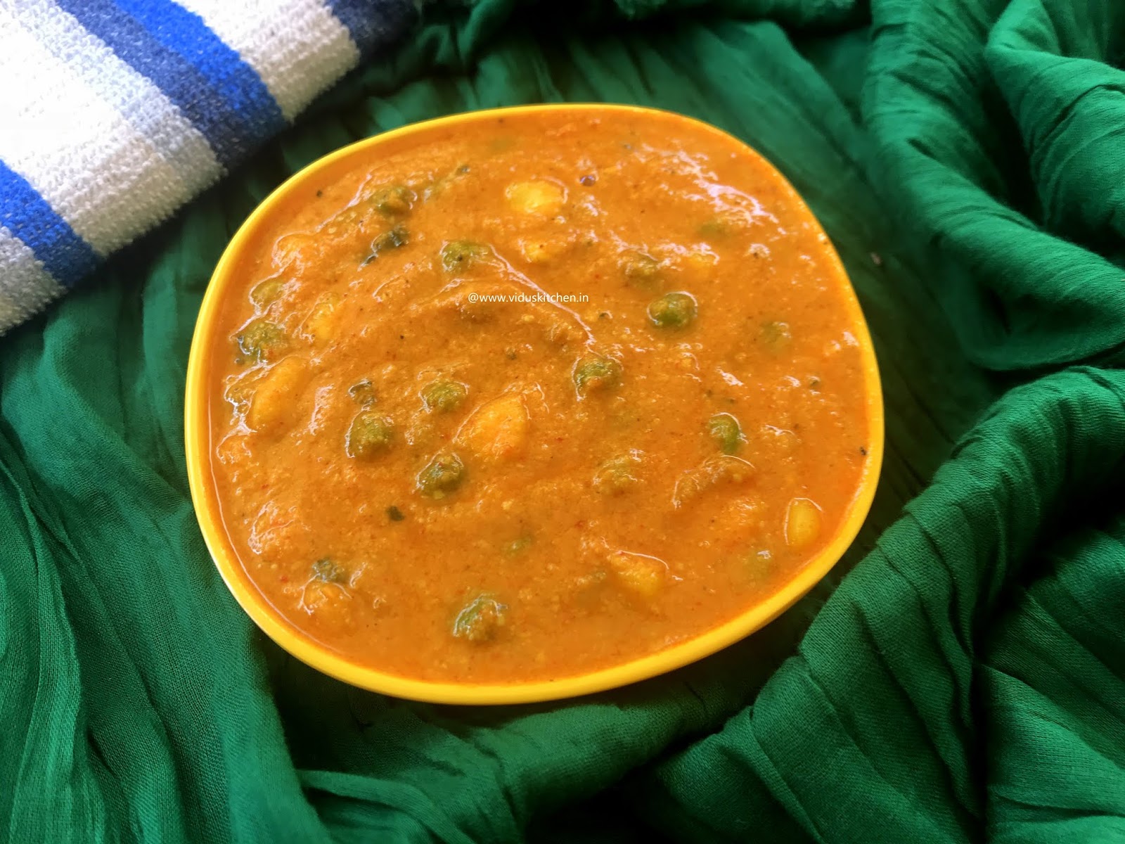 Vidhu's kitchen Quick Green peas & Corn Curry Side dish for Roti / Chapathi