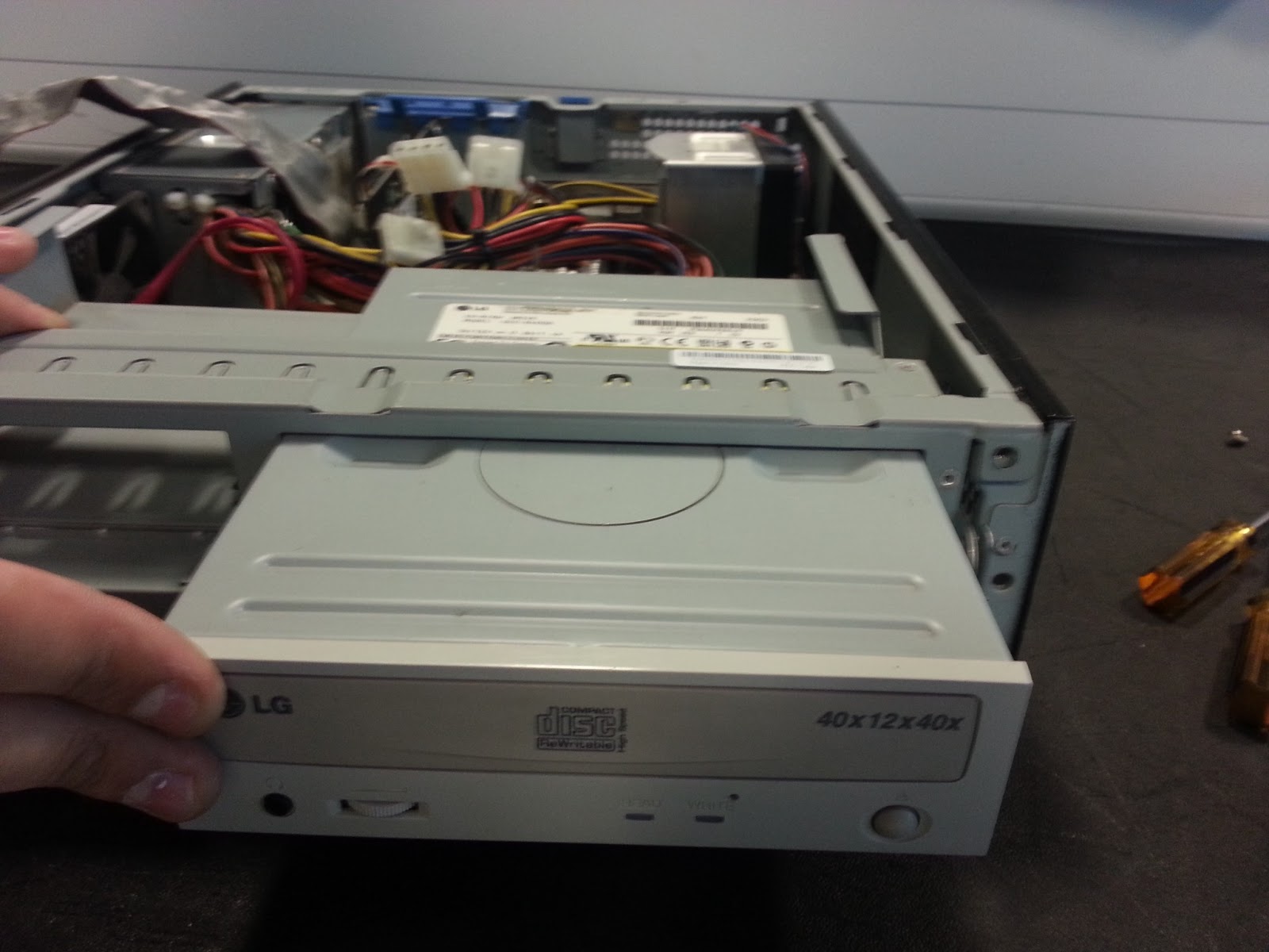 Bit by Bit Computer How to connect CDDVD drive to your computer?