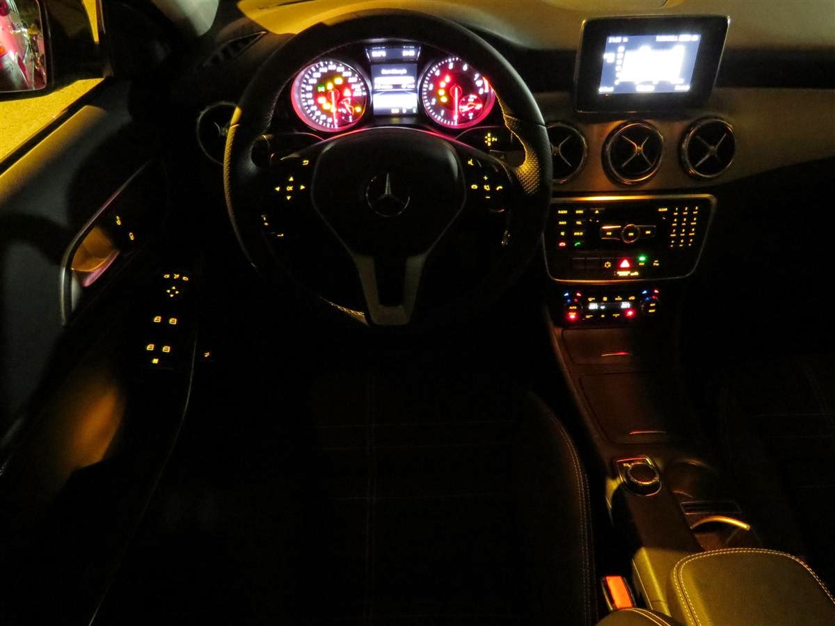 Как включить подсветку мерседес. Подсветка w213. Подсветка салона мерседес w213 купе. Mercedes e213 подсветка. Панель мерседес е класс спорт.