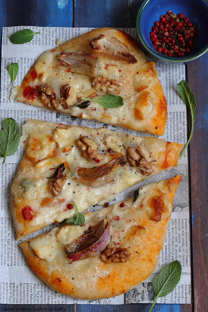 pizza bianca con gorgonzola