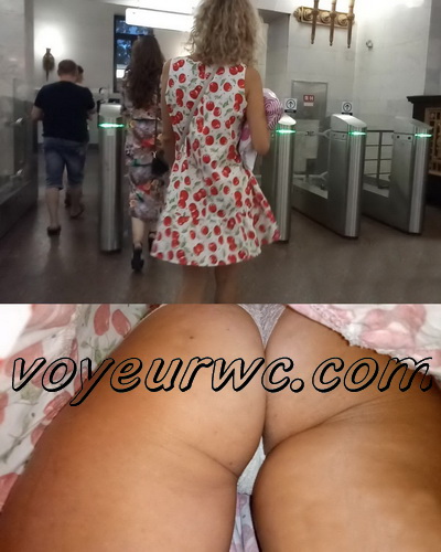 Upskirts 3666-3685 (Secretly taking an upskirt video of beautiful women on escalator)
