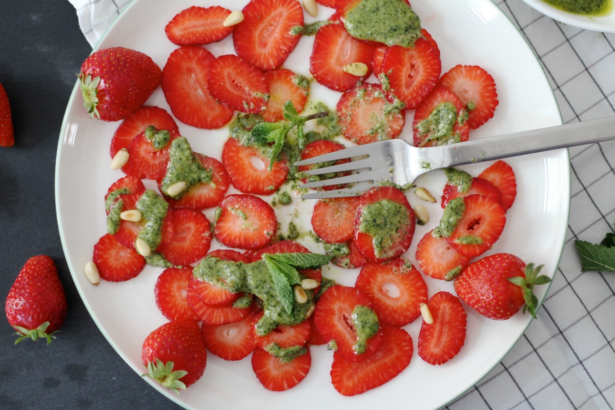HOME OF HAPPY: ERDBEERCARPACCIO MIT MINZPESTO