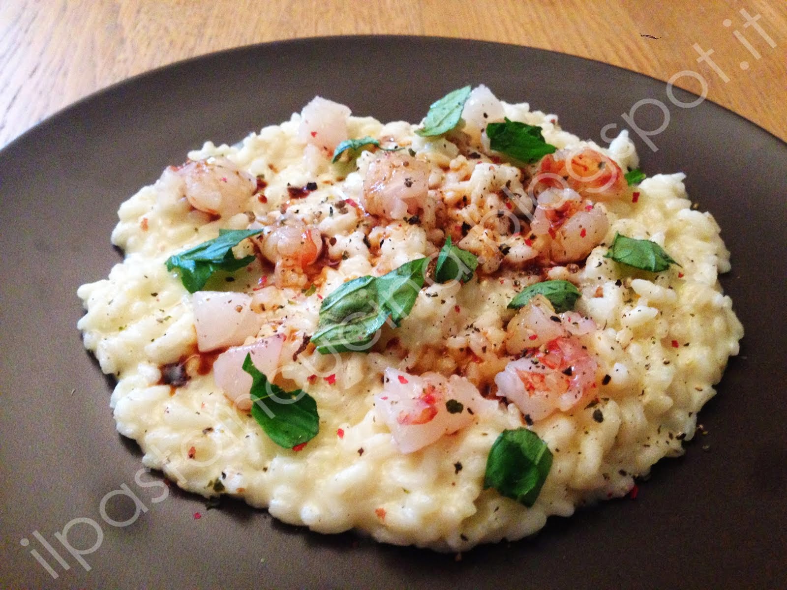 Risotto mantecato alla Bufala con cruditè di gambero rosso, basilico ed aceto balsamico di Modena