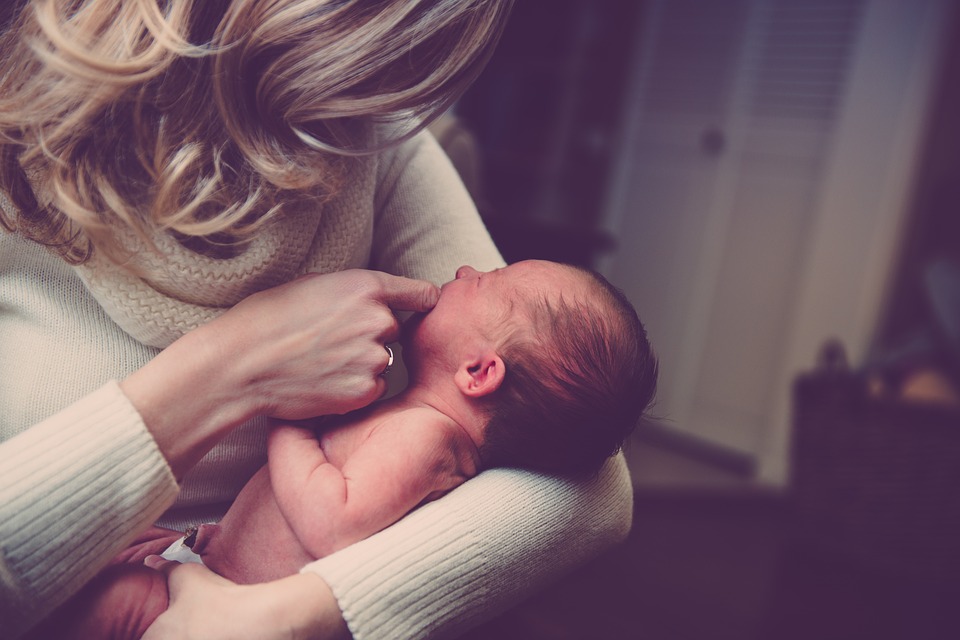 Bibir Bayi Bunda Kering Ini Solusi Cara Mengatasi Bibir Kering Ratutips