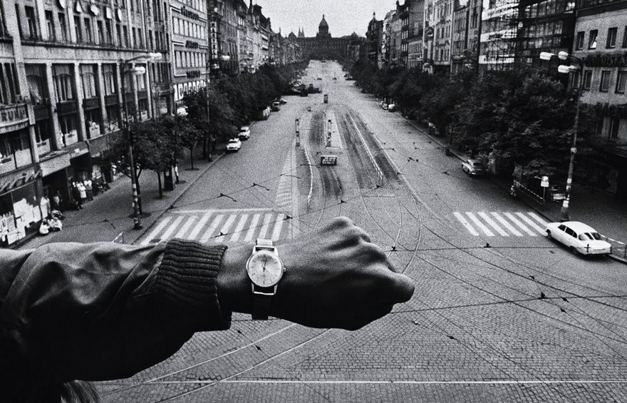 Top 100 Of The Most Influential Photos Of All Time - Invasion Of Prague, Josef Koudelka, 1968