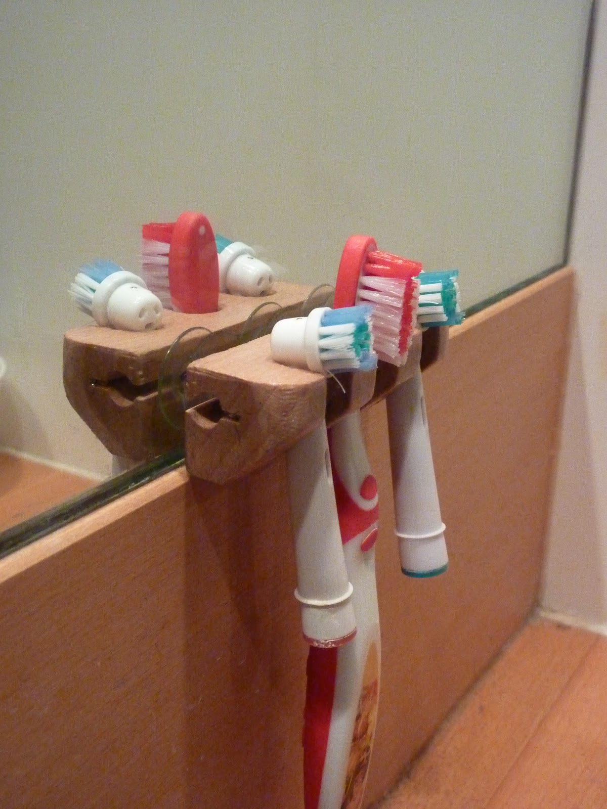 Verwarren Moet toilet geld is tijd: Tandenborstelhouder