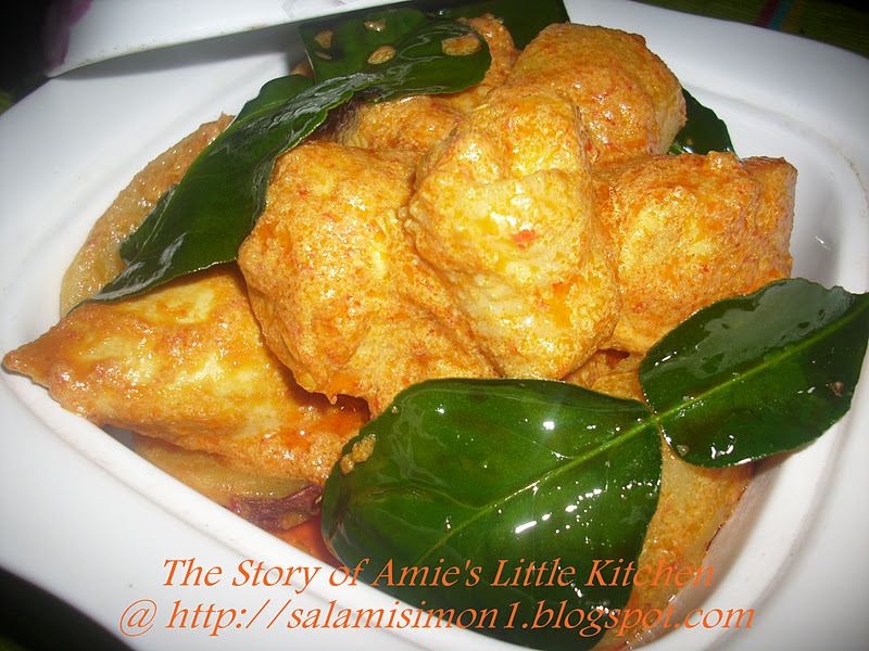 Ayam Masak Merah Daun Limau Purut