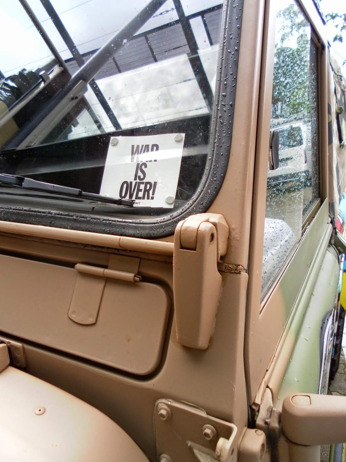 Aussie Old Parked Cars: 1991 Land Rover Perentie RFSV - War Is Over!