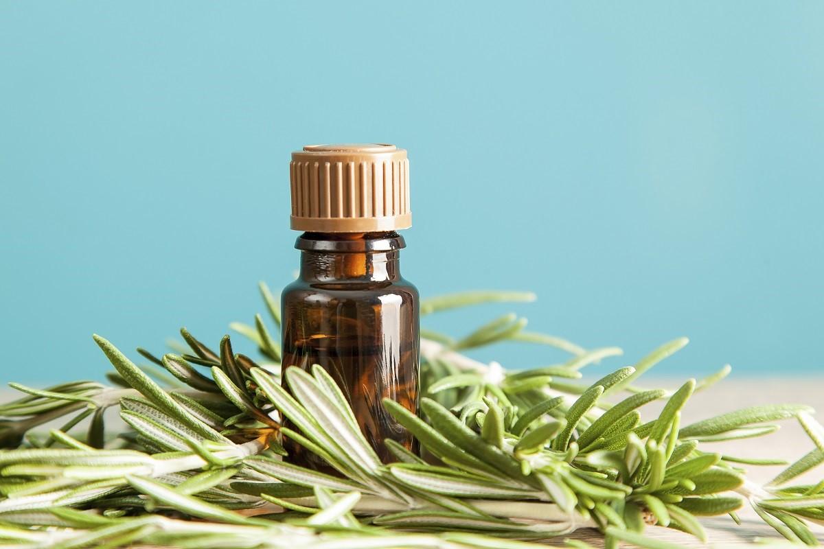 Best Essential Oils to Treat Dandruff