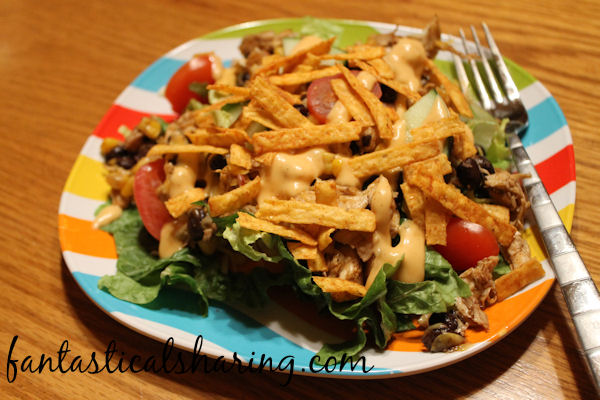 Chicken Enchilada Salad |  No need to eat a boring old salad - this salad has seasoned chicken, corn, black beans, and more! #recipe #salad #chicken