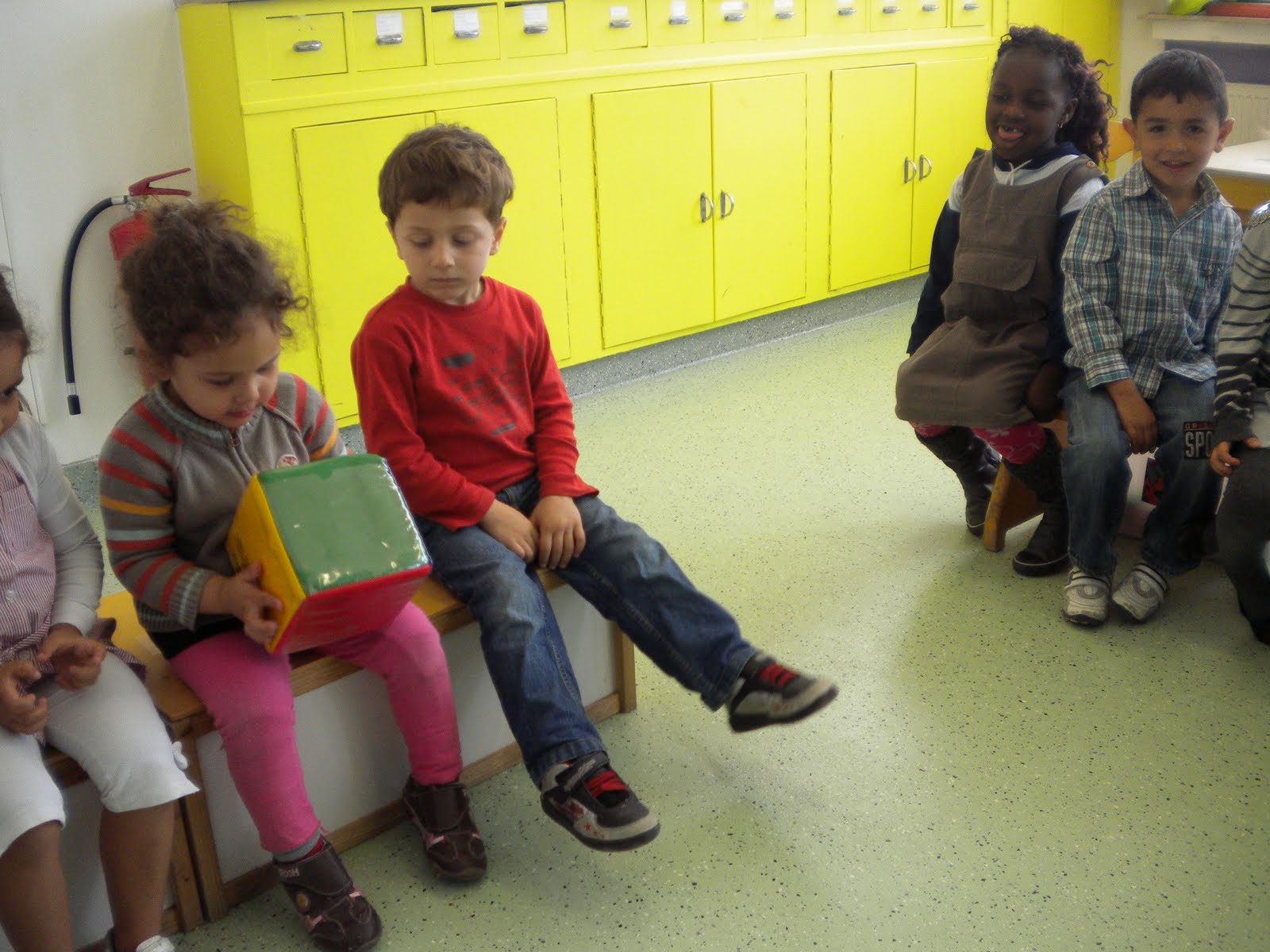 Een kijkje in de 2de kleuterklas!: Alle kleuren van de regenboog!