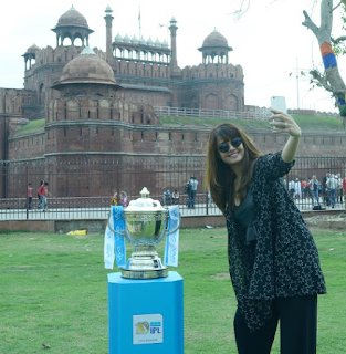 Surveen Chawla_VIVOIPL trophy tour in Delhi
