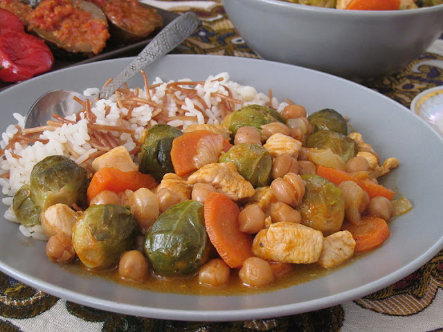 Брюссельская капуста с курицей и нутом (Tavuk Brüksel Lahanası Yemeği)