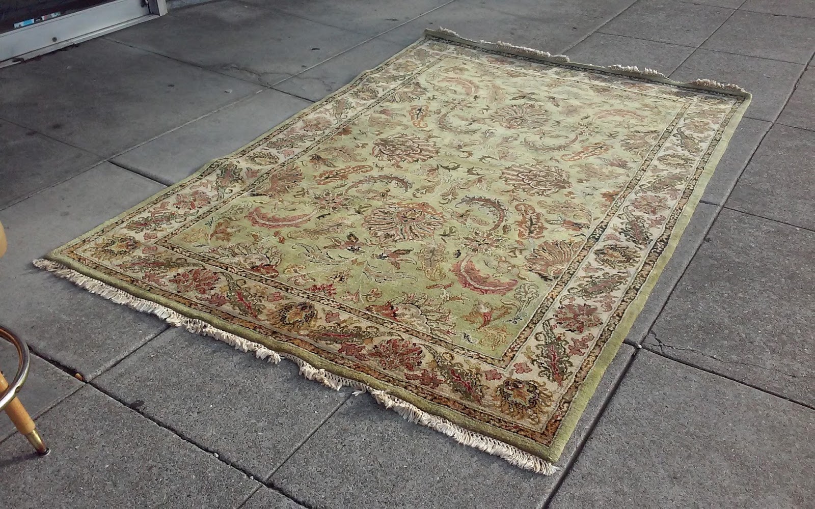 UHURU FURNITURE & COLLECTIBLES SOLD 6' x 9' Thick Pile Wool Rug 250