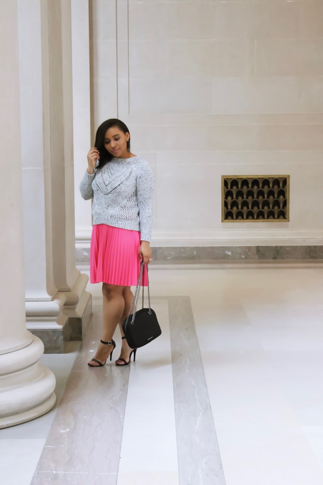 Spring Trends: Pleated Skirts, pleated skirts, pink pleated skirt, spring outfits, knitted sweater, spring trends, pink outfits, pleated trends, pleated skirts knee length