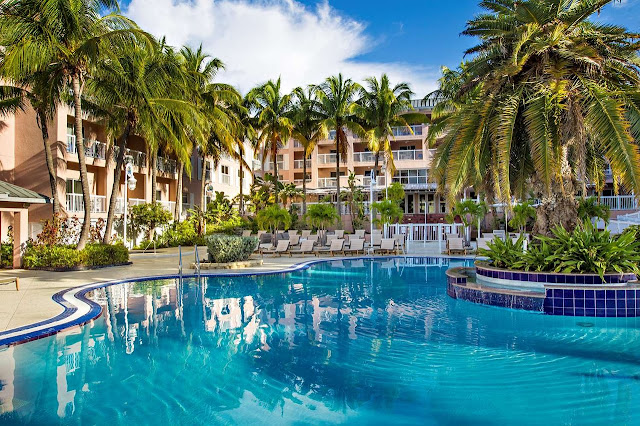 Relax in luxury at one of the first-class Key West Florida Resorts. The DoubleTree Grand Key Resort- Key West hotel is perfect for your next tropical getaway.