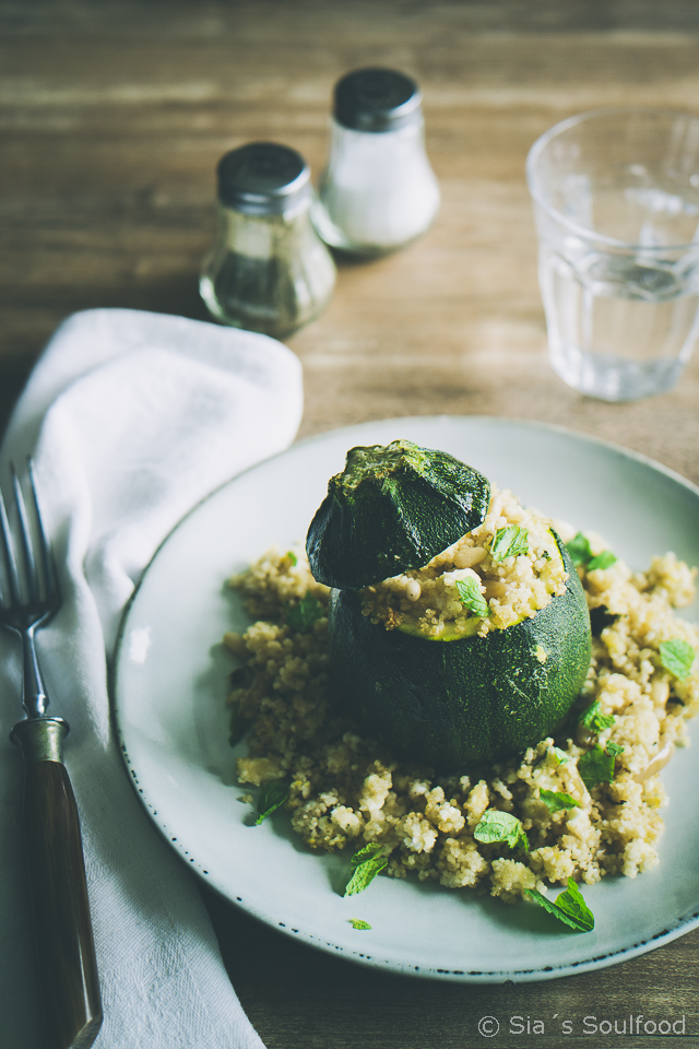 sia´s soulfood foodblog: Gefüllte runde Zucchini mit Couscous und Feta