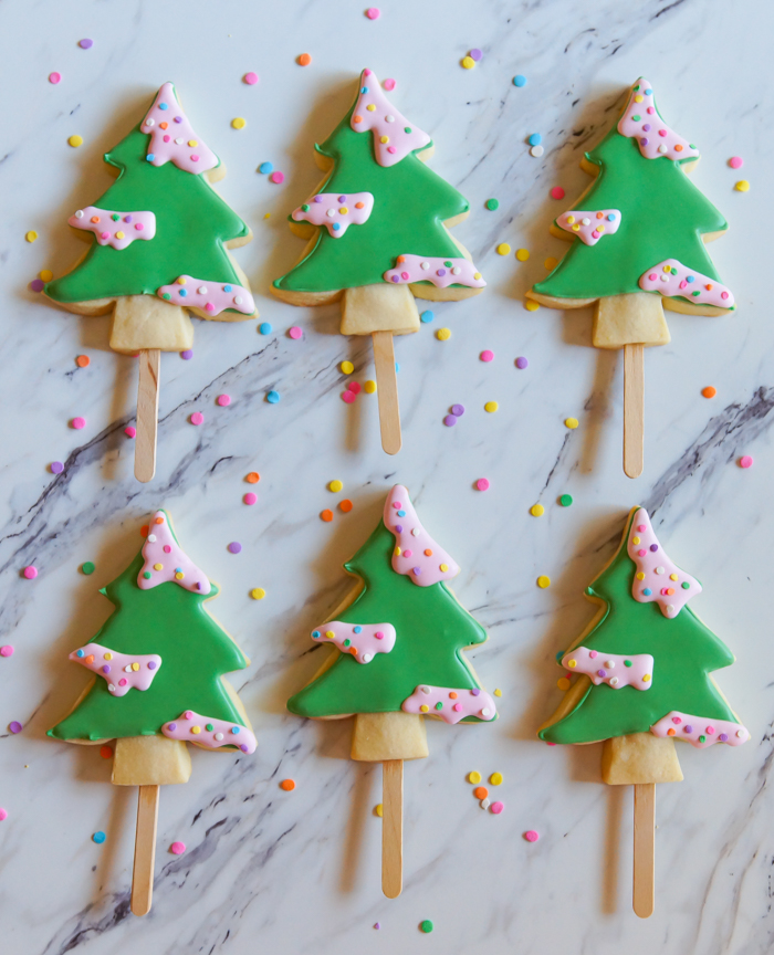 How to Make Easy Christmas Tree Cookie Pops - Summer's Sweet Shoppe