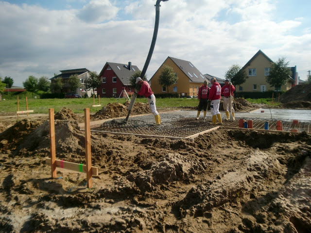 zuhausebau: Die Bodenplatte kommt!