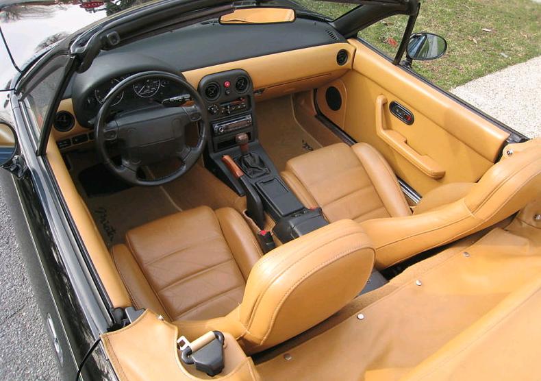 RedlineGoods cubierta de Radio Compatible con Mazda Miata NA 1990-97 Cuero Negro Costura Negra 