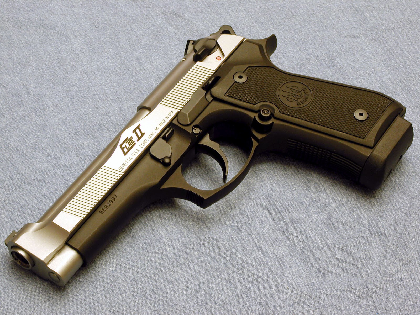 Miltary Wallpapers Guns hd Wallpaper: Pistols Miltary Wallpapers Guns hd Wallpaper: Pistols