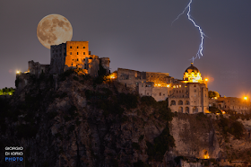 luna ischia, moon ischia, foto Ischia, Foto di Ischia, Castello Aragonese Ischia, full moon, luna piena ischia, fulmine, lightning,